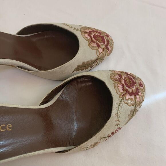 🌻Floral Embroidered Women’s Heels - Picture 7 of 7